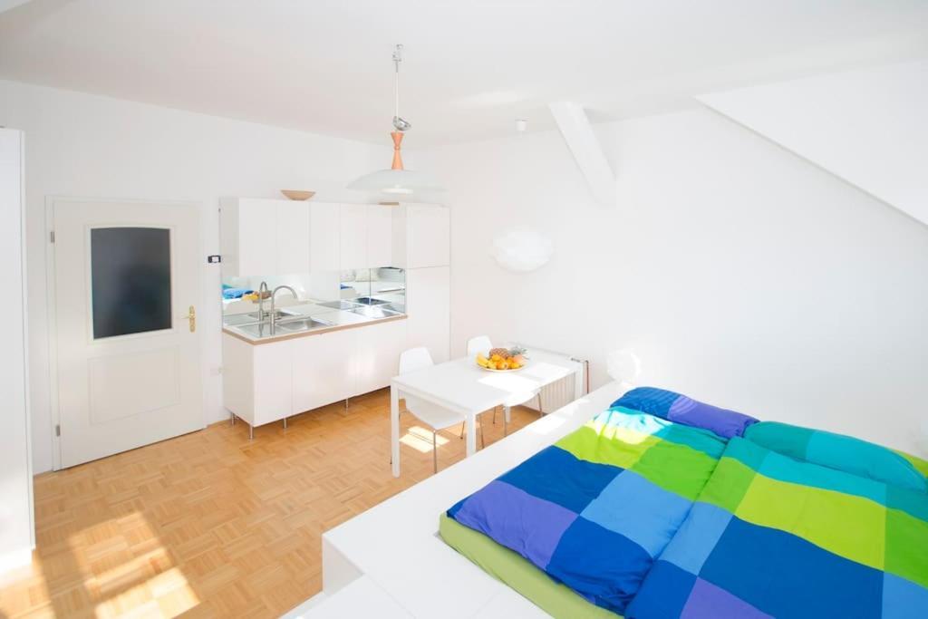 The Cute, Sunny Apartment In The Center +P Ljubljana Bagian luar foto